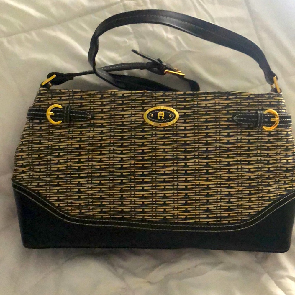 Vintage hand bag